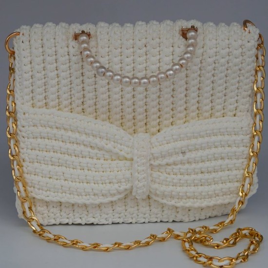 Sac blanc en crochet avec perles